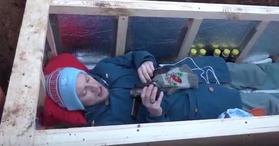 梦见装死躺棺材 梦见装死躺棺材