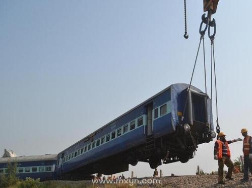 梦见火车脱轨还在跑 梦见火车脱轨还在跑