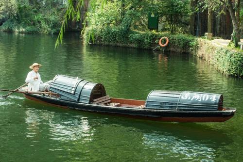 梦见江里坐船 梦见江里坐船