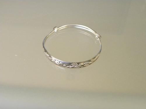 梦见银镯子变色 梦见银镯子变色