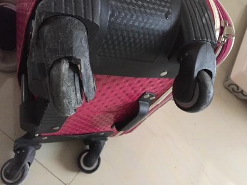 梦见拉杆箱的轮子坏了 梦见拉杆箱的轮子坏了