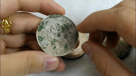 梦见捡了许多假银元