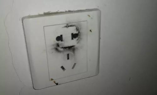 梦见插座短路