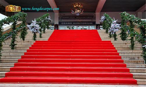梦见用红地毯铺地 梦见用红地毯铺地