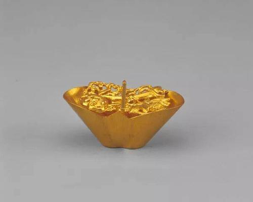 梦见很多金元宝