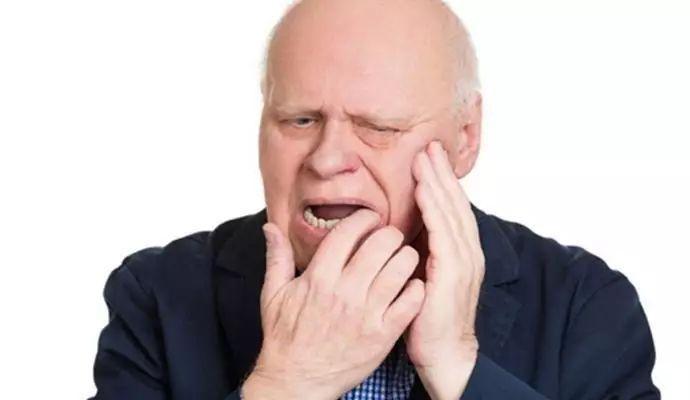 梦见牙齿脱落