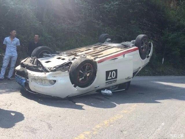 梦见别人的车翻了