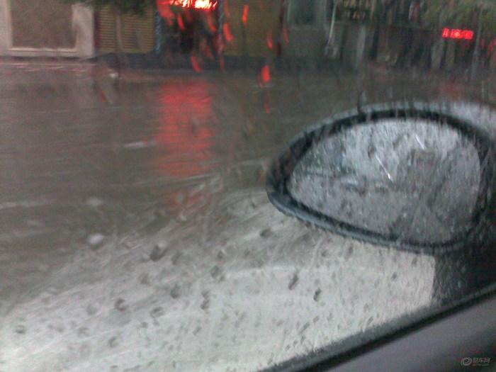 梦见暴雨发大水 梦见暴雨发大水