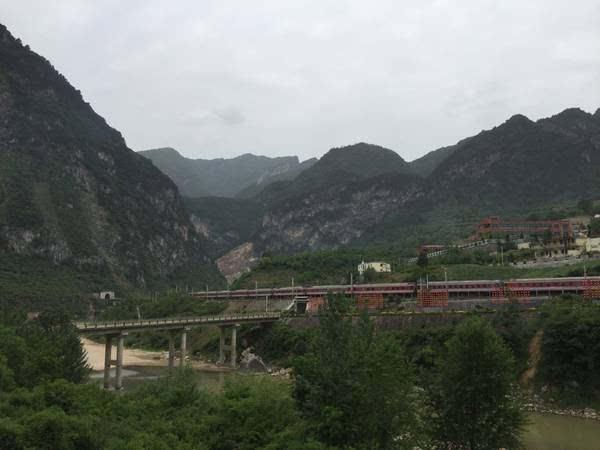 梦见山塌