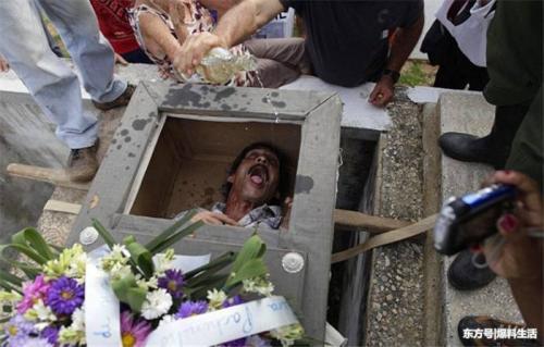 梦见死人复活吃饭