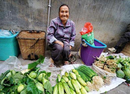 梦见自己卖菜