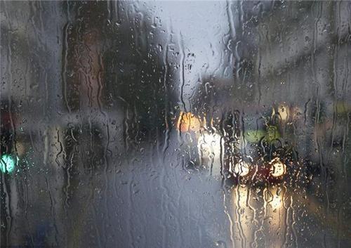 梦见下雨天
