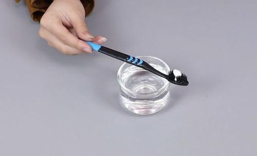 梦见水洒了