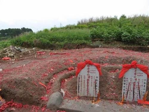 梦见移坟墓