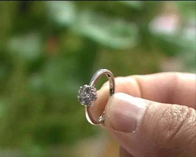 梦见捡到戒指