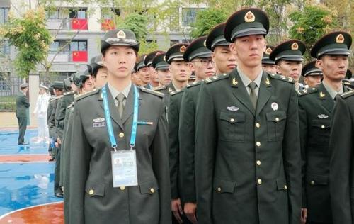 梦见穿着军装