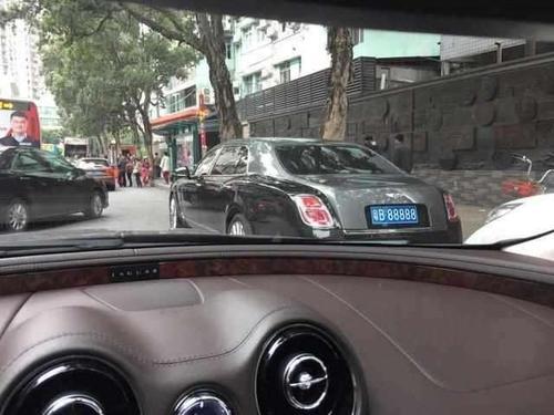梦见开别人的车