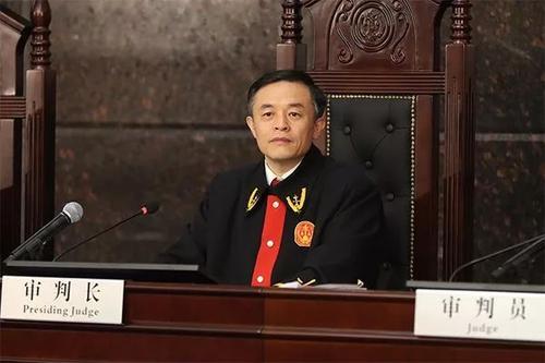 梦见法官