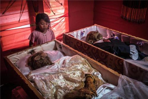 梦见与死人交谈