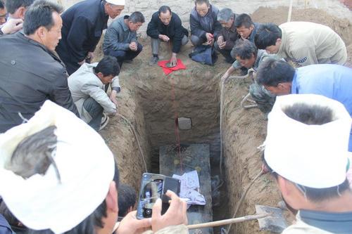 梦见埋死人