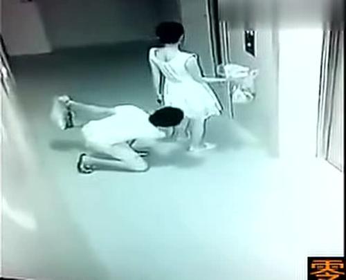 梦见偷窥