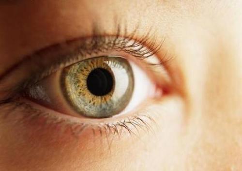 梦见眼睛进灰尘 梦见眼睛进灰尘