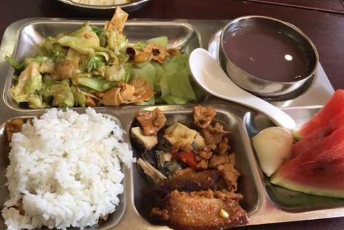 梦见食堂吃饭 梦见食堂吃饭