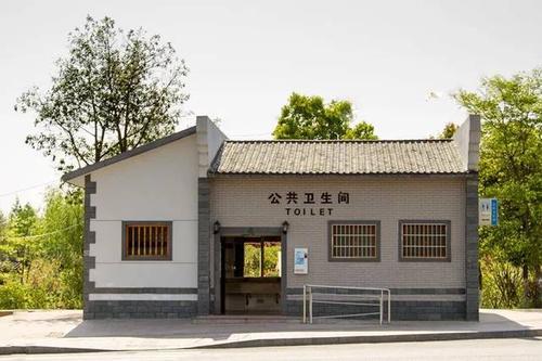 梦见公厕