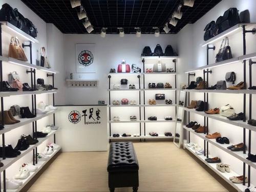 梦见鞋店买鞋