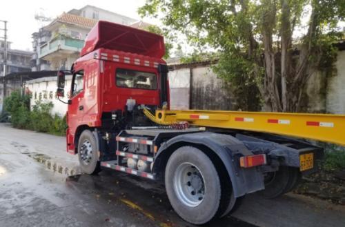 梦见载重车