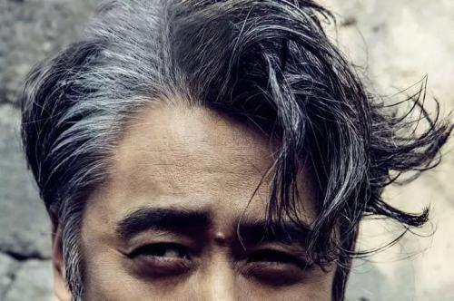 梦见头发黑白相间