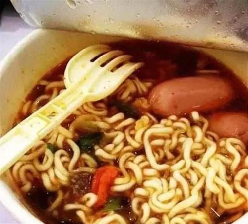梦见吃方便面