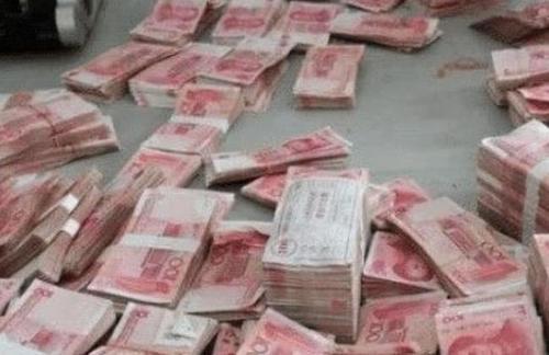 梦见自己的钱被抢