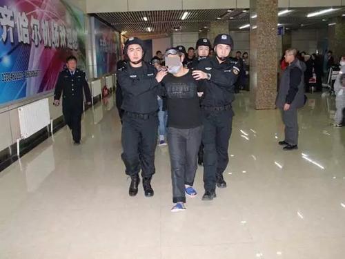 梦见自己被警察抓了要坐牢