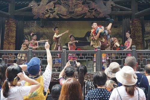 梦见看表演