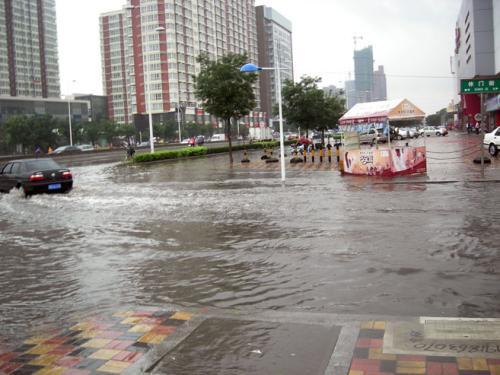 梦见雨水把路淹了