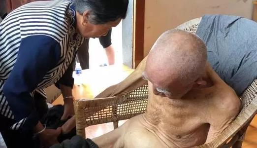 梦见光着上半身