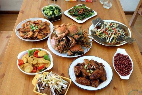 梦见在别人家吃饭
