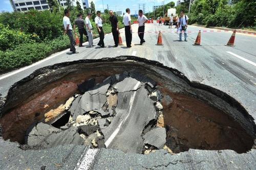 梦见地陷