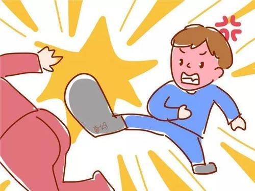梦见自己踢别人