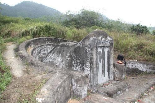 孕妇梦见坟地