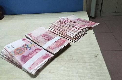 梦见别人捡钱自己在现场 梦见别人捡钱自己在现场