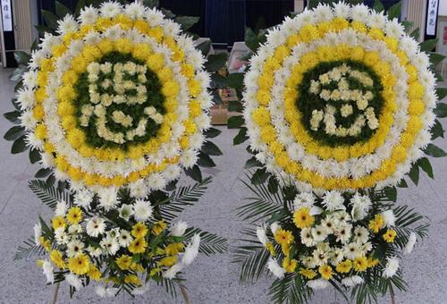 梦见办丧事的花圈