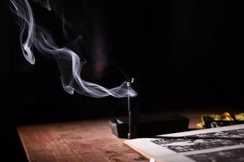 梦见点燃的香