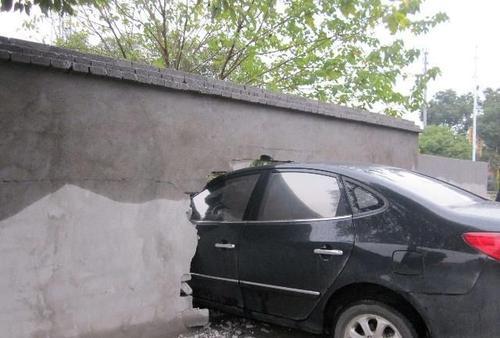 梦见碰车