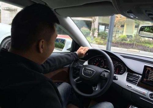 梦见开别人的豪车
