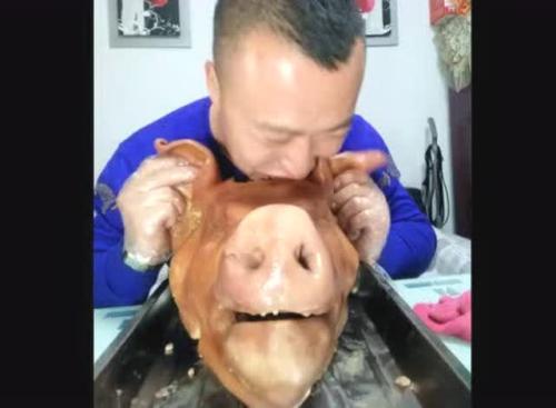 梦见啃猪头