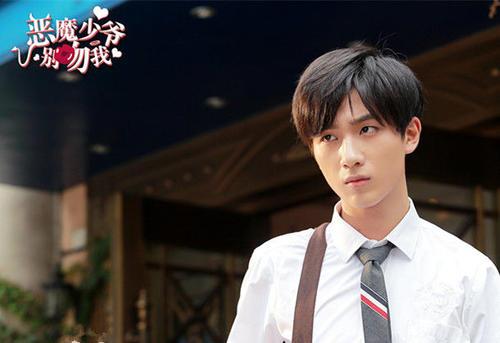 梦见别的男人亲自己
