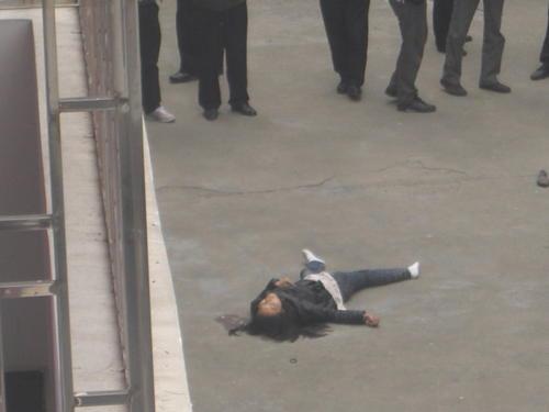 梦见自己跳楼摔死了