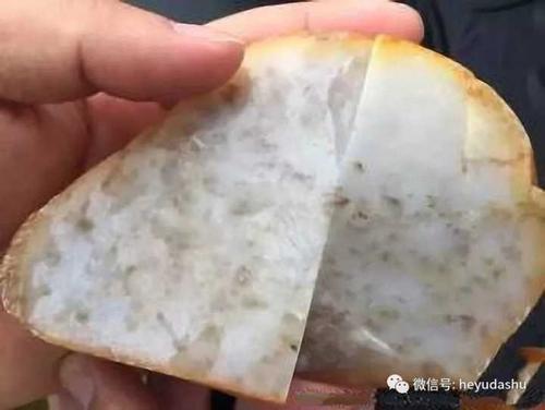 梦见自己在吃玉石